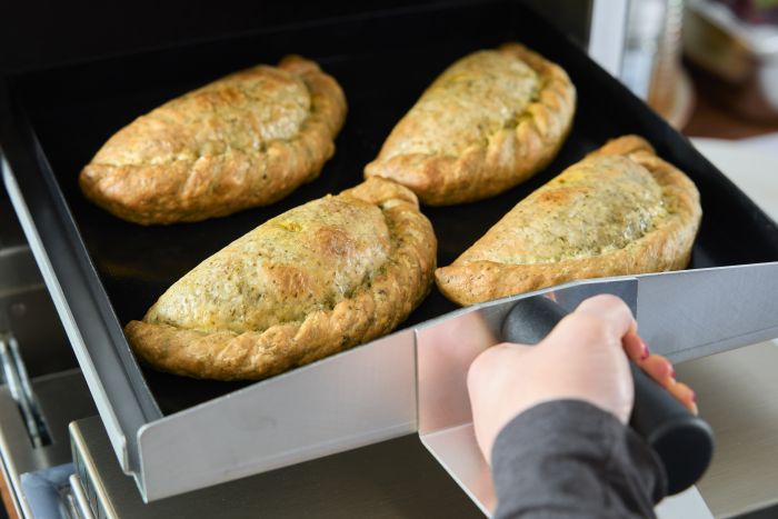 Lincat CiBO+ Boosted four rapide noir 3x380V pizza 12 pouces